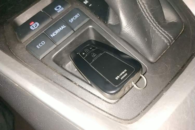 Used Toyota Wildlander 2020 2.0L CVT Two-Wheel Drive Luxury Edition Vehicle Key