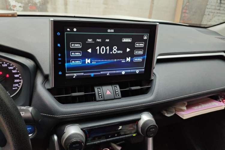Used Toyota Wildlander 2020 Dual-Engine 2.5L E-CVT Two-Wheel Drive Luxury Edition Audio And AC Panel