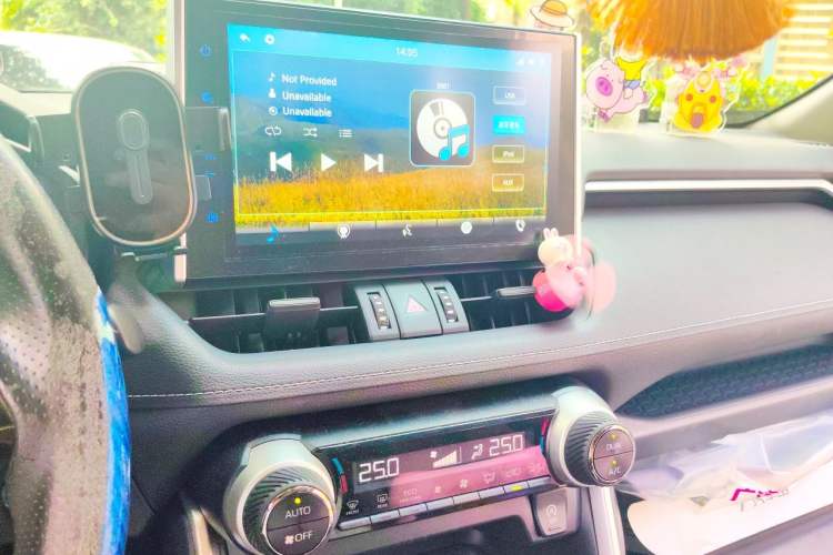 Used Toyota Wildlander 2020 2.0L CVT Two-Wheel Drive Luxury Edition Audio And AC Panel