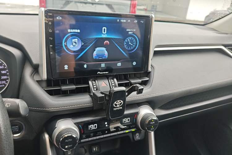 Used Toyota Wildlander 2020 2.0L CVT 4x4 Luxury Edition Audio And AC Panel