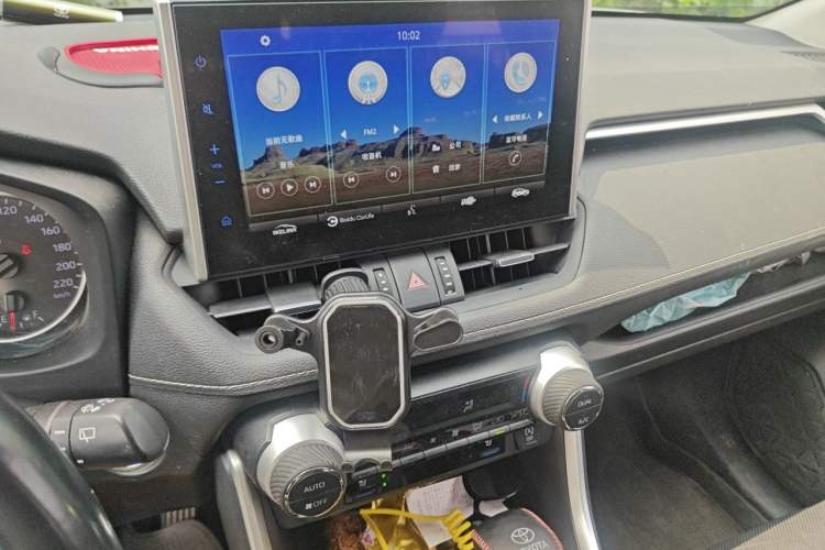 Used Toyota Wildlander 2020 2.0L CVT Two-Wheel Drive Prestige Edition Audio And AC Panel