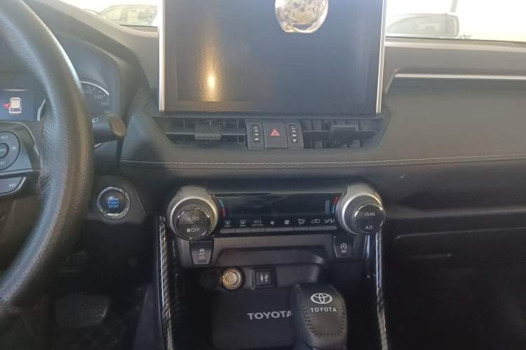 Used Toyota Wildlander 2020 2.0L CVT Two-Wheel Drive Luxury Edition Audio And AC Panel