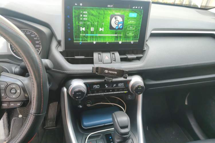 Used Toyota Wildlander 2020 2.0L CVT Two-Wheel Drive Luxury Edition Audio And AC Panel