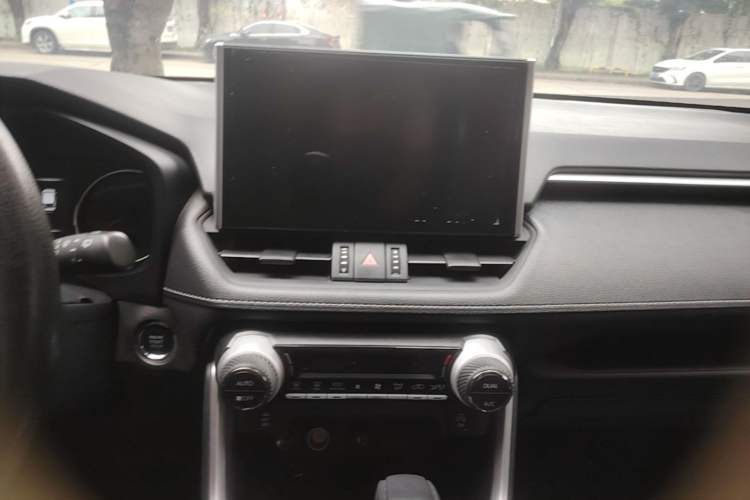 Used Toyota Wildlander 2020 2.0L CVT Two-Wheel Drive Luxury Edition Audio And AC Panel