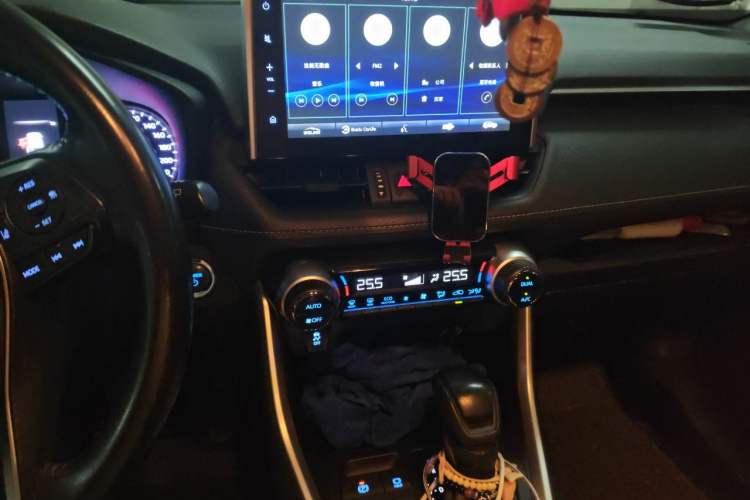 Used Toyota Wildlander 2020 Dual-Engine 2.5L E-CVT Two-Wheel Drive Luxury Edition Audio And AC Panel