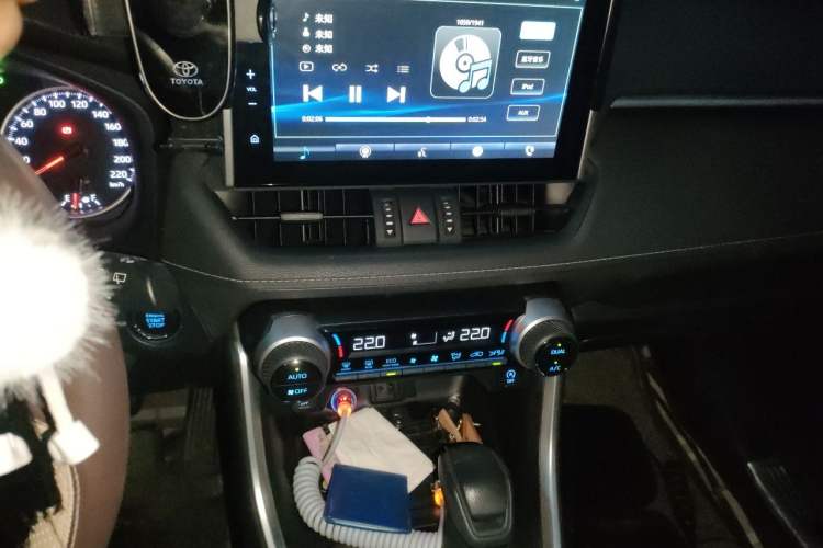 Used Toyota Wildlander 2020 2.0L CVT 4x4 Luxury Edition Audio And AC Panel