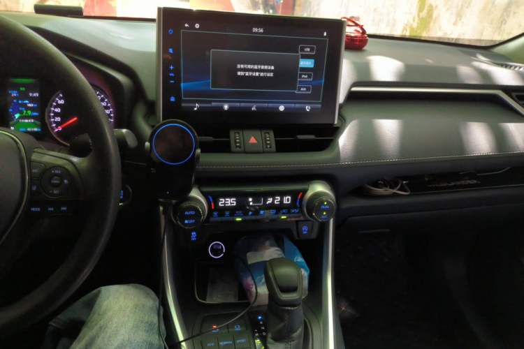 Used Toyota Wildlander 2020 2.0L CVT Two-Wheel Drive Luxury Edition Audio And AC Panel
