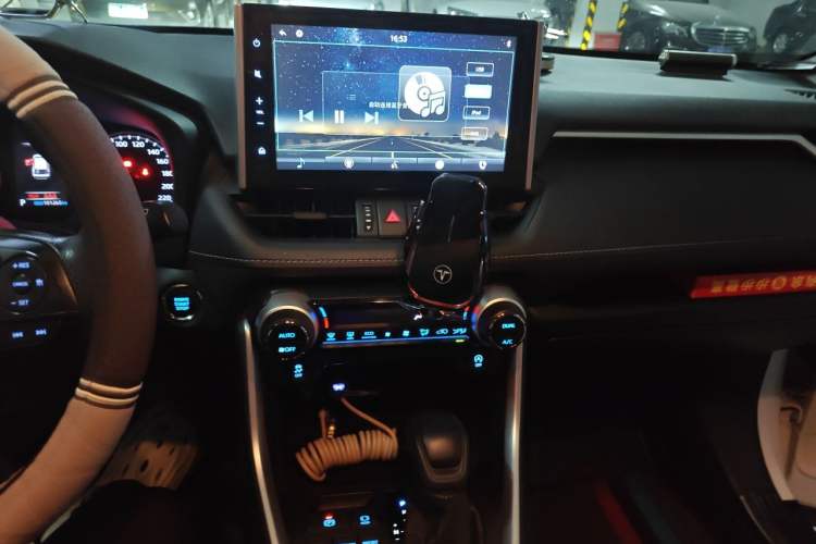 Used Toyota Wildlander 2020 2.0L CVT Two-Wheel Drive Luxury Edition Audio And AC Panel