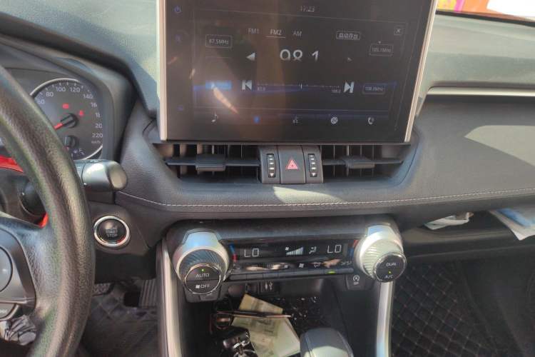 Used Toyota Wildlander 2020 2.0L CVT 4x4 Luxury Edition Audio And AC Panel