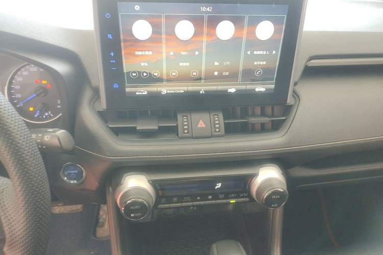 Used Toyota Wildlander 2020 Dual-Motor 2.5L E-CVT Four-Wheel Drive Luxury Edition Audio And AC Panel
