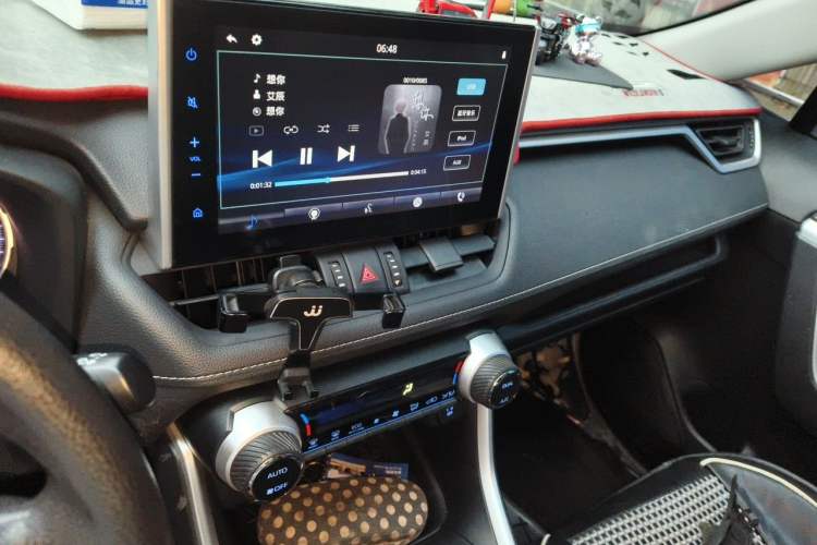 Used Toyota Wildlander 2020 2.0L CVT Two-Wheel Drive Luxury Edition Audio And AC Panel