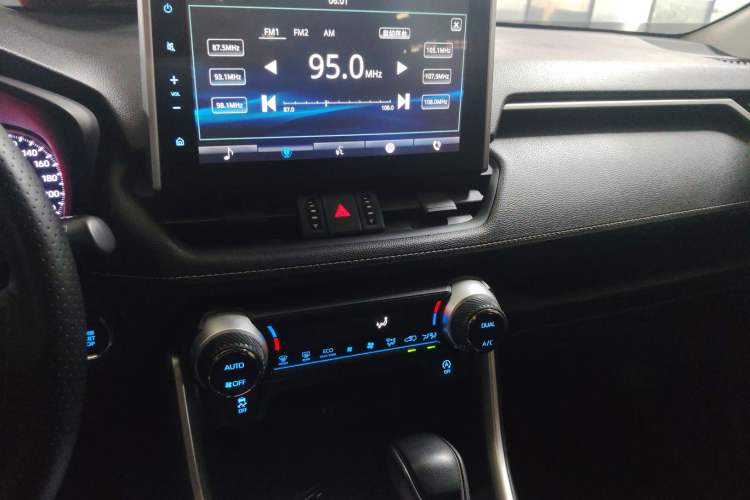 Used Toyota Wildlander 2020 2.0L CVT Two-Wheel Drive Luxury Edition Audio And AC Panel