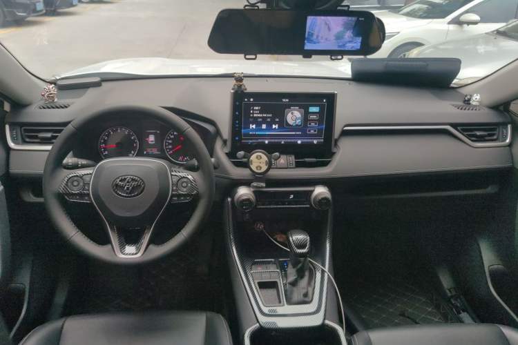 Used Toyota Wildlander 2020 2.0L CVT Two-Wheel Drive Luxury Edition Center Console