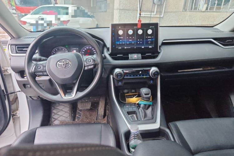 Used Toyota Wildlander 2020 2.0L CVT Two-Wheel Drive Luxury Edition Center Console