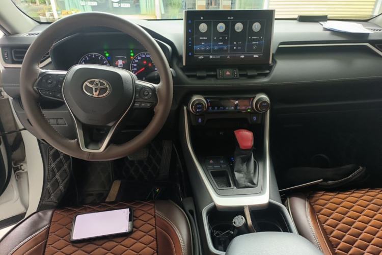Used Toyota Wildlander 2020 2.0L CVT Two-Wheel Drive Luxury Edition Center Console