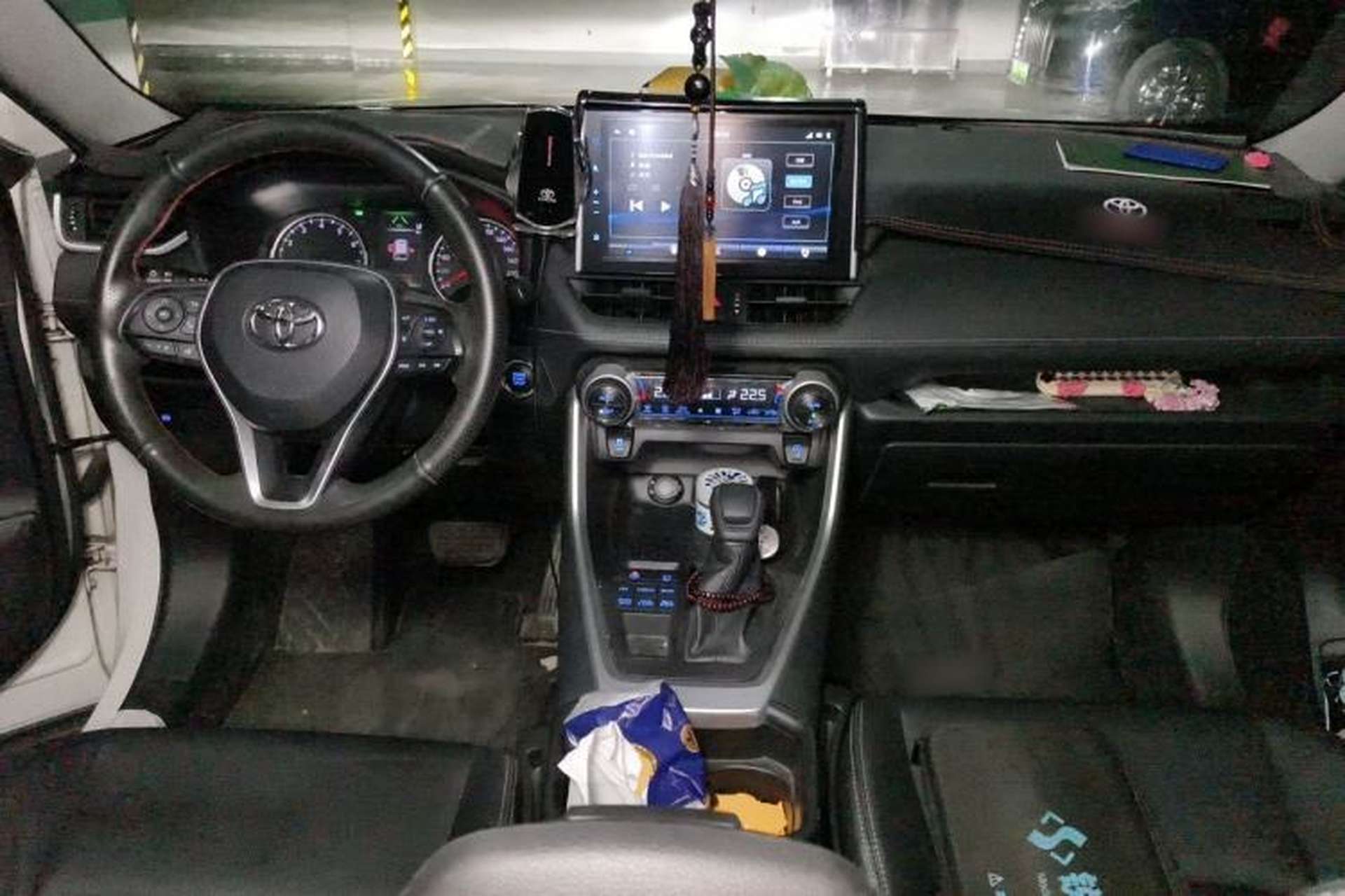 Used Toyota Wildlander 2020 2.0L CVT 4x4 Luxury Edition Center Console