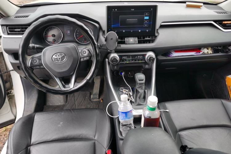 Used Toyota Wildlander 2020 2.0L CVT 4x4 Luxury Edition Center Console