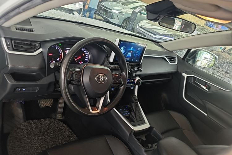 Used Toyota Wildlander 2020 2.0L CVT 4x4 Luxury Edition Center Console