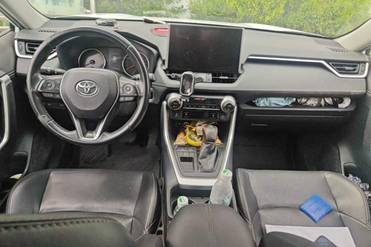 Used Toyota Wildlander 2020 2.0L CVT Two-Wheel Drive Prestige Edition Center Console