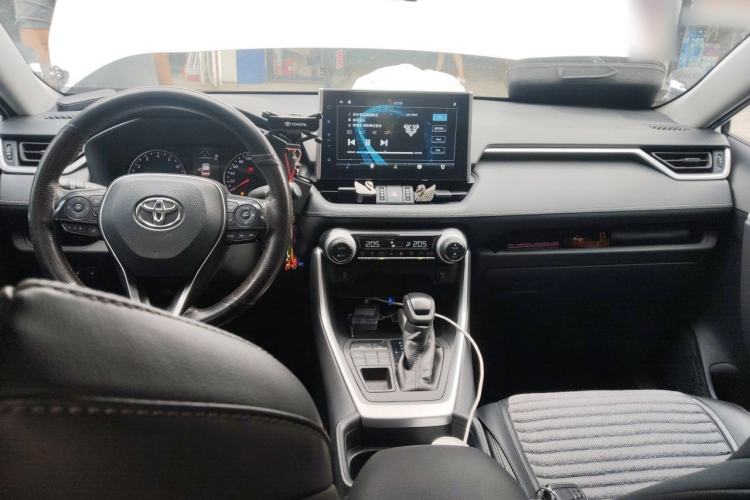Used Toyota Wildlander 2020 2.0L CVT 4x4 Luxury Edition Center Console