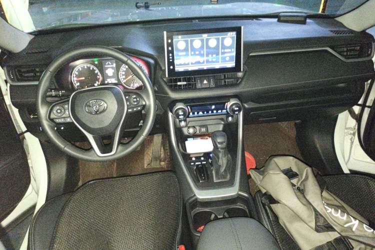 Used Toyota Wildlander 2020 2.0L CVT Two-Wheel Drive Luxury Edition Center Console