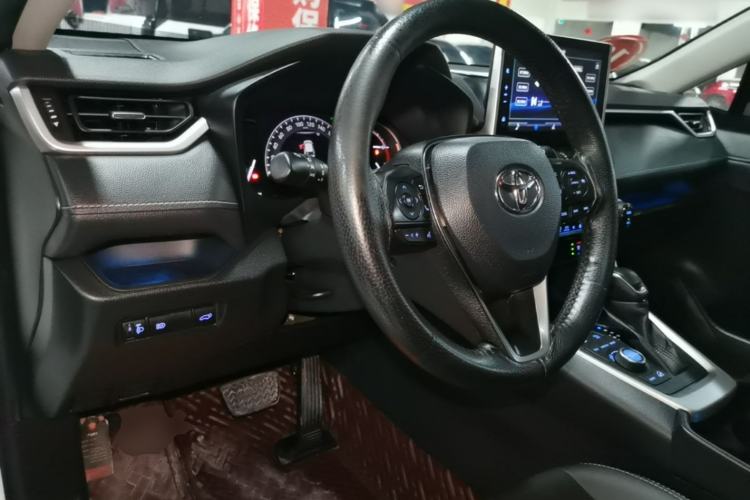 Used Toyota Wildlander 2020 2.0L CVT Four-Wheel Drive Premium Edition Center Console