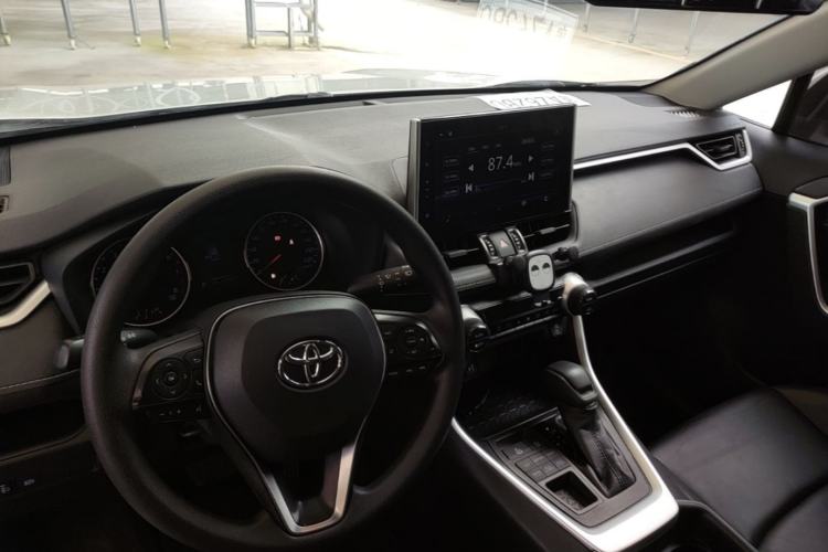 Used Toyota Wildlander 2020 2.0L CVT 4x4 Luxury Edition Center Console