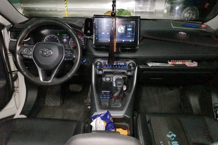 Used Toyota Wildlander 2020 2.0L CVT 4x4 Luxury Edition Center Console