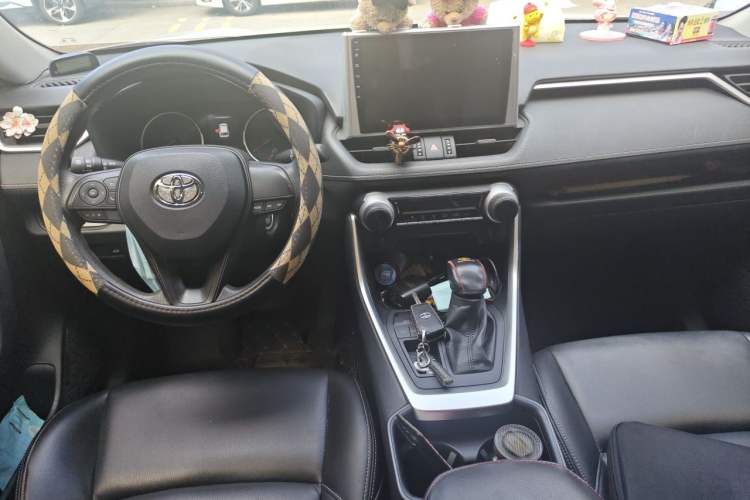 Used Toyota Wildlander 2020 2.0L CVT Two-Wheel Drive Leading Edition Center Console