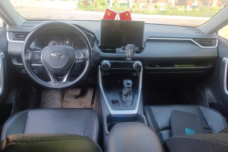Used Toyota Wildlander 2020 2.0L CVT 4x4 Luxury Edition Center Console