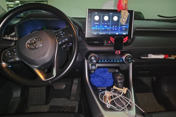 Used Toyota Wildlander 2020 Dual-Engine 2.5L E-CVT Two-Wheel Drive Luxury Edition Center Console