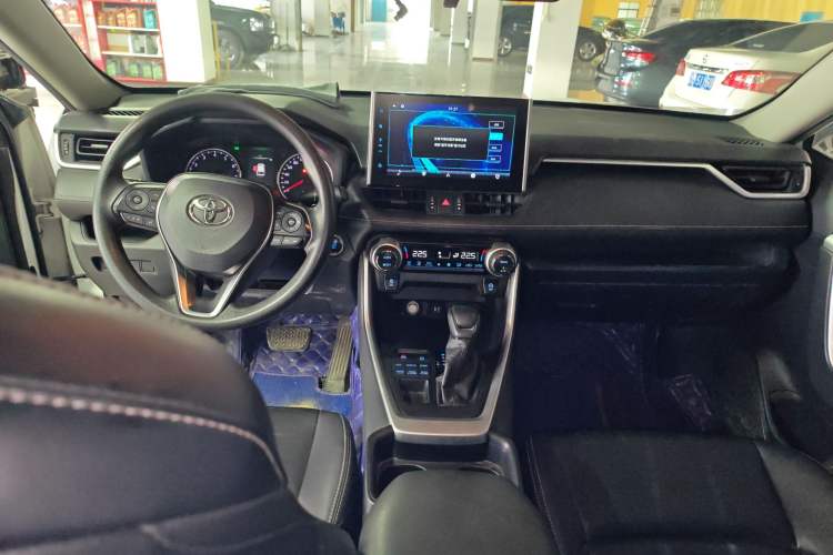 Used Toyota Wildlander 2020 2.0L CVT 4x4 Luxury Edition Center Console