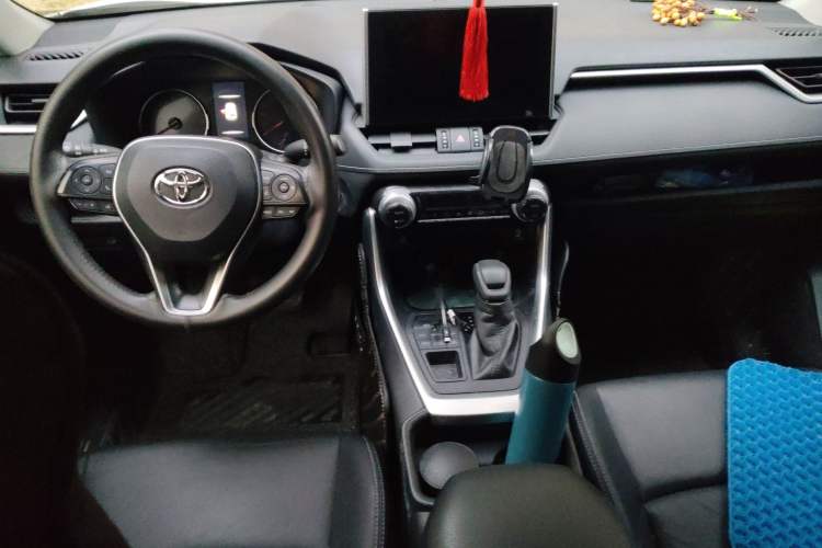 Used Toyota Wildlander 2020 2.0L CVT 4x4 Luxury Edition Center Console