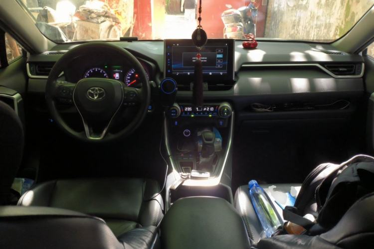Used Toyota Wildlander 2020 2.0L CVT Two-Wheel Drive Luxury Edition Center Console