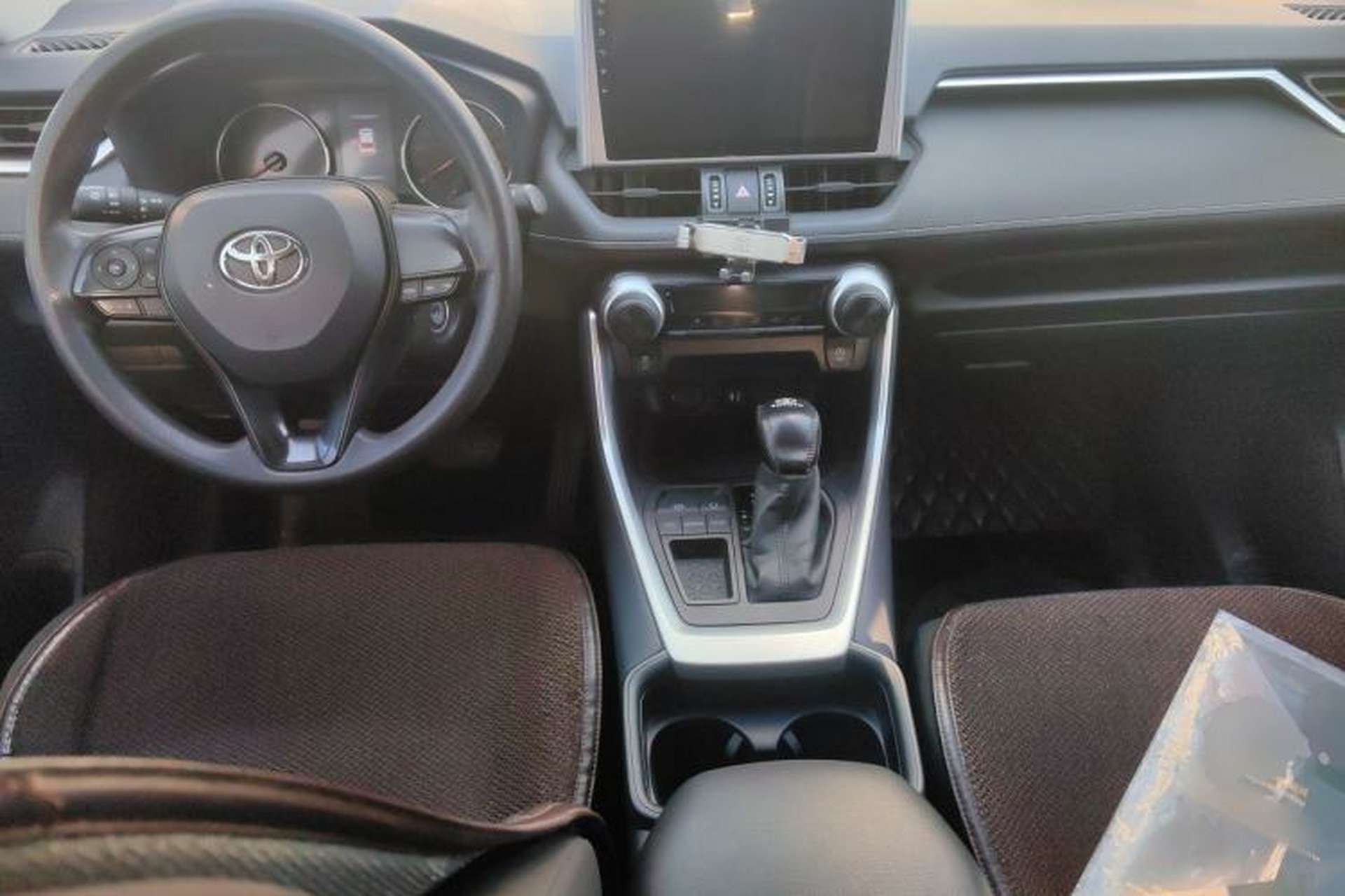 Used Toyota Wildlander 2020 2.0L CVT Two-Wheel Drive Leading Edition Center Console