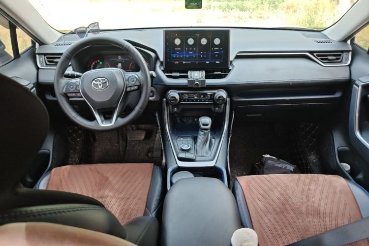 Used Toyota Wildlander 2020 2.0L CVT 4x4 Tech Edition Center Console