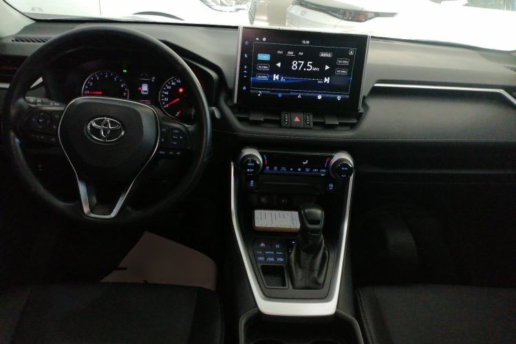 Used Toyota Wildlander 2020 2.0L CVT 4x4 Luxury Edition Center Console