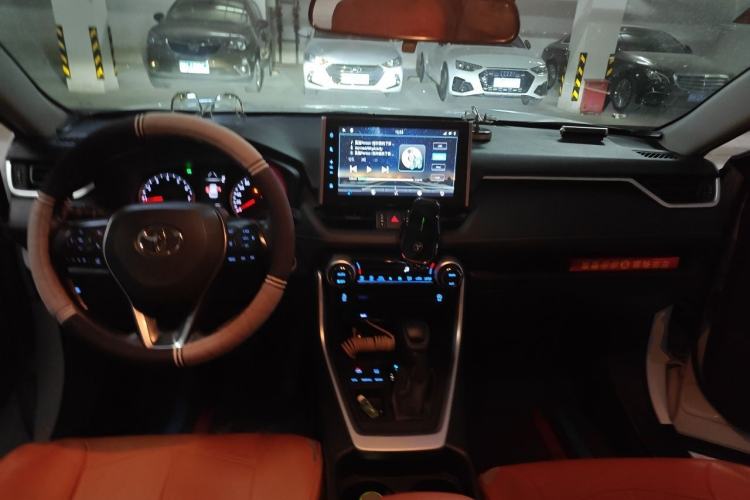 Used Toyota Wildlander 2020 2.0L CVT Two-Wheel Drive Luxury Edition Center Console