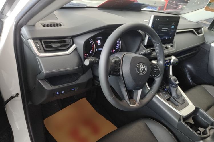 Used Toyota Wildlander 2020 2.0L CVT Two-Wheel Drive Prestige Edition Center Console