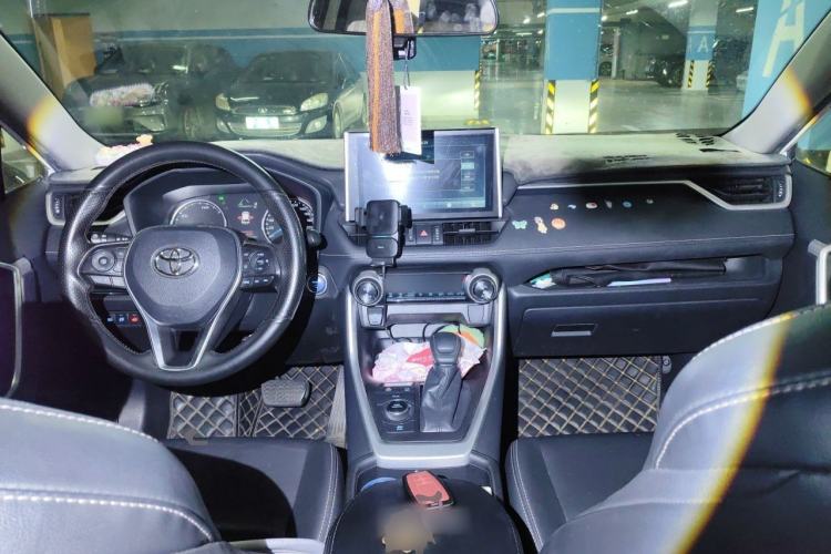 Used Toyota Wildlander 2020 Dual-Motor 2.5L E-CVT Four-Wheel Drive Luxury Edition Center Console