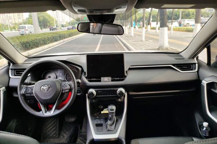 Used Toyota Wildlander 2020 2.0L CVT Two-Wheel Drive Luxury Edition Center Console