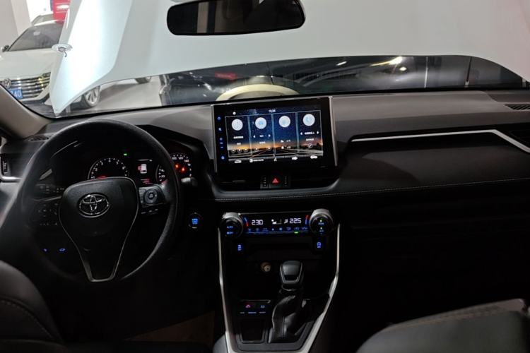 Used Toyota Wildlander 2020 2.0L CVT Two-Wheel Drive Luxury Edition Center Console
