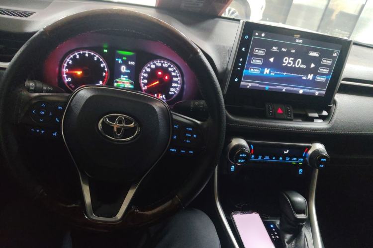 Used Toyota Wildlander 2020 2.0L CVT Two-Wheel Drive Luxury Edition Center Console