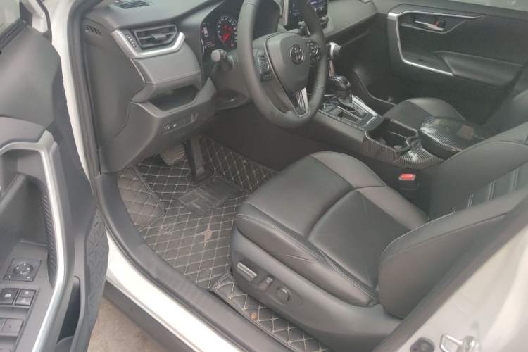 Used Toyota Wildlander 2020 2.0L CVT Two-Wheel Drive Luxury Edition Driver Seat