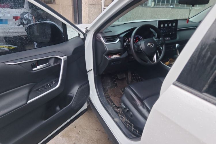 Used Toyota Wildlander 2020 2.0L CVT Two-Wheel Drive Luxury Edition Driver Seat