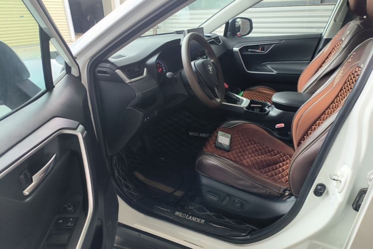 Used Toyota Wildlander 2020 2.0L CVT Two-Wheel Drive Luxury Edition Driver Seat
