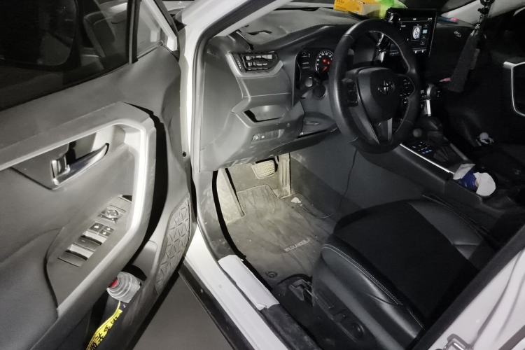 Used Toyota Wildlander 2020 2.0L CVT 4x4 Luxury Edition Driver Seat