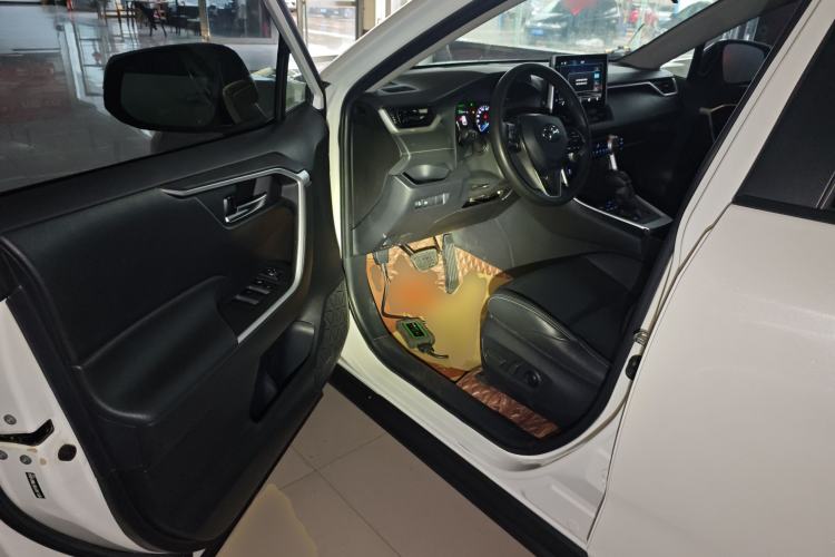 Used Toyota Wildlander 2020 Dual-Engine 2.5L E-CVT Two-Wheel Drive Luxury Edition Driver Seat