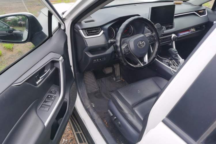 Used Toyota Wildlander 2020 2.0L CVT 4x4 Luxury Edition Driver Seat