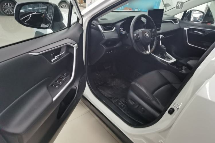 Used Toyota Wildlander 2020 Dual-Engine 2.5L E-CVT Two-Wheel Drive Luxury Edition Driver Seat